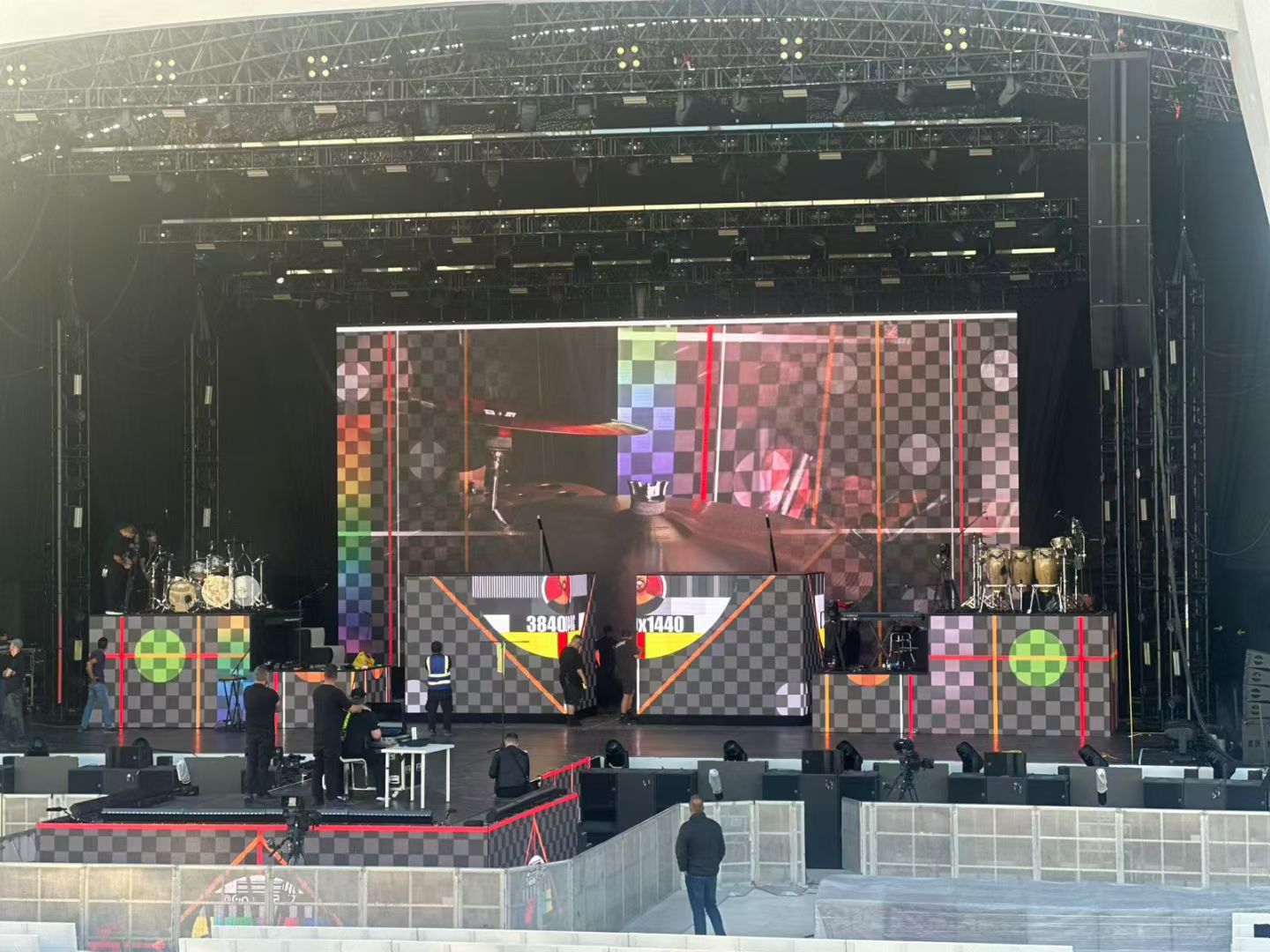 TLP3.9 Outdoor · Dubai stage setup