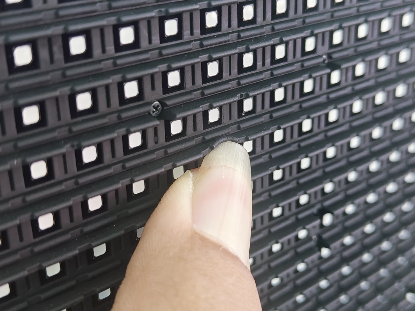 DOOH 960 · P8 soft-mask detail